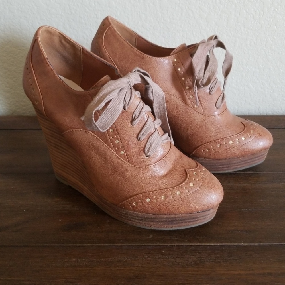 Lark Wingtip Wedges